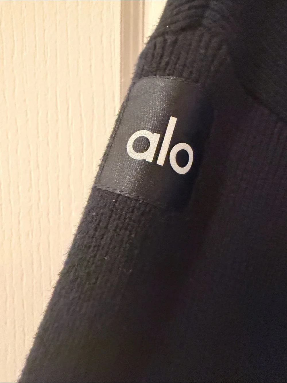 Alo Yoga Scholar Hooded Sweater in classic black